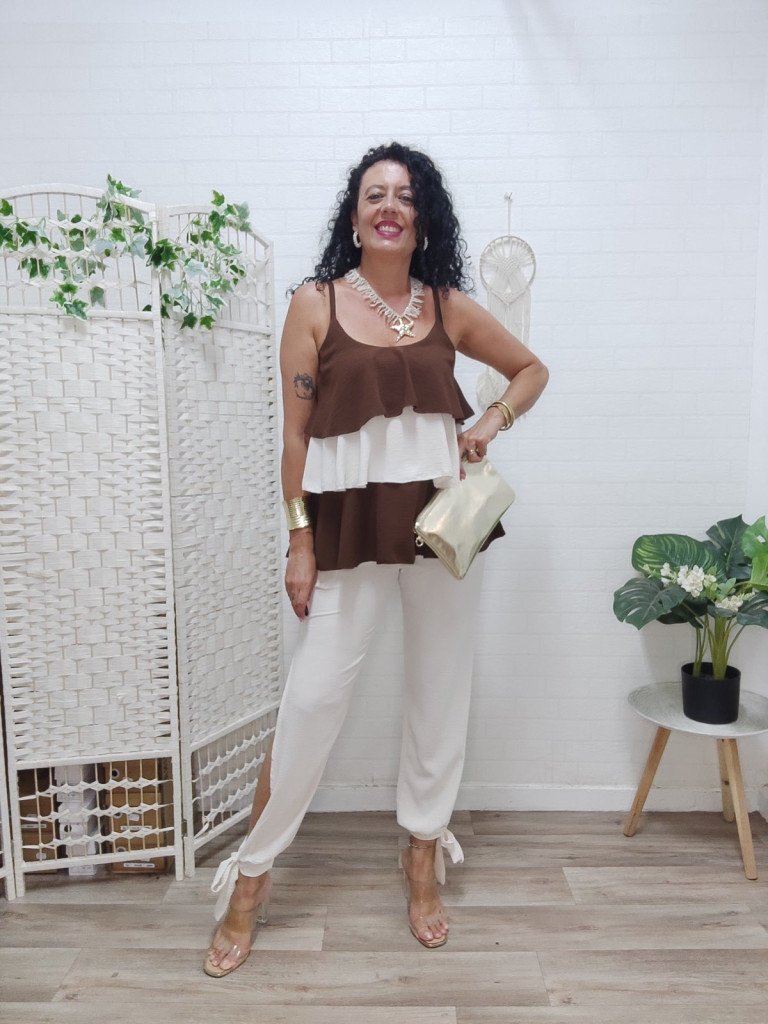 BLUSA TRES VOLANTES.