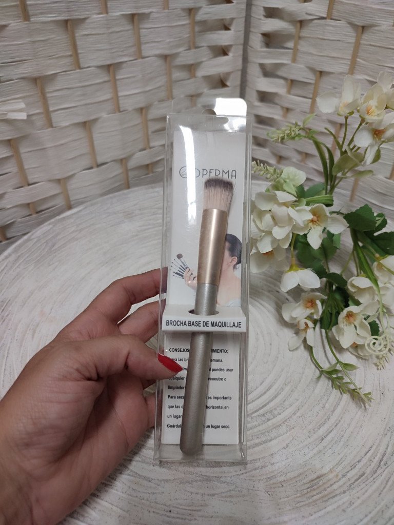 BROCHA PARA BASE DE MAQUILLAJE