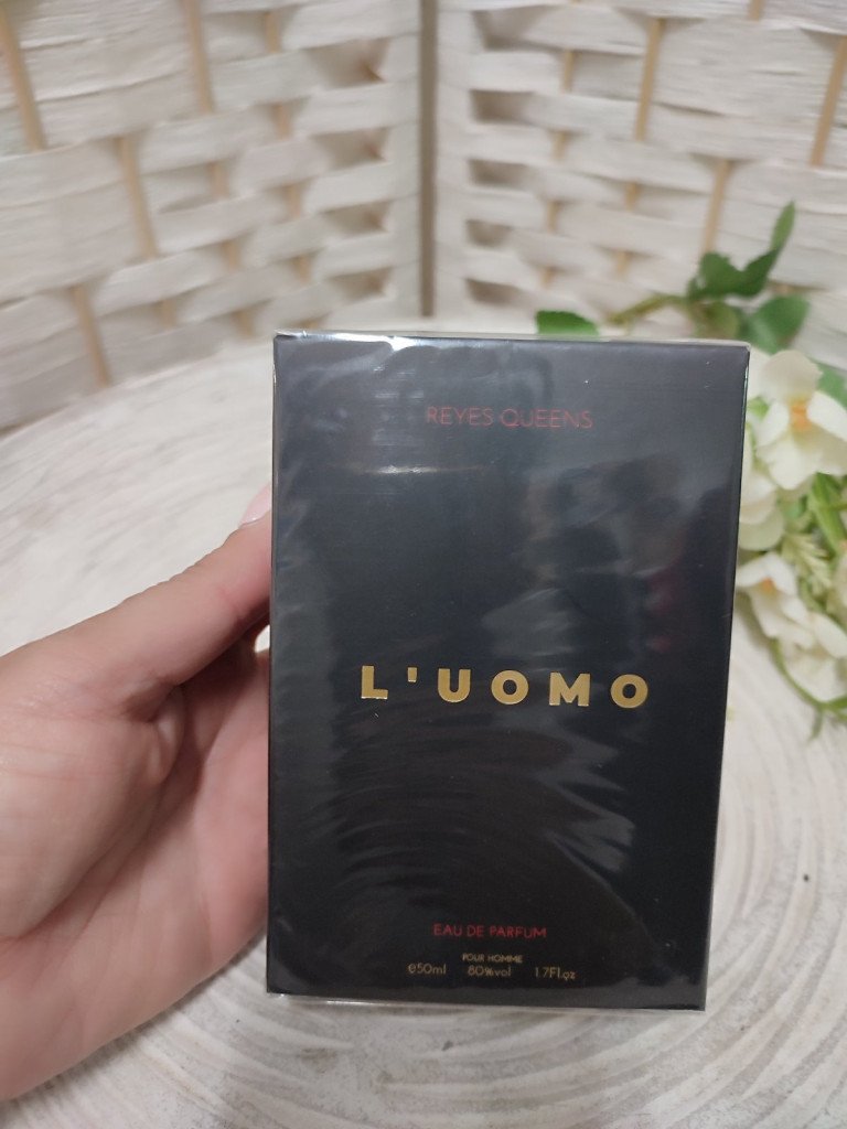 L´UOMO.