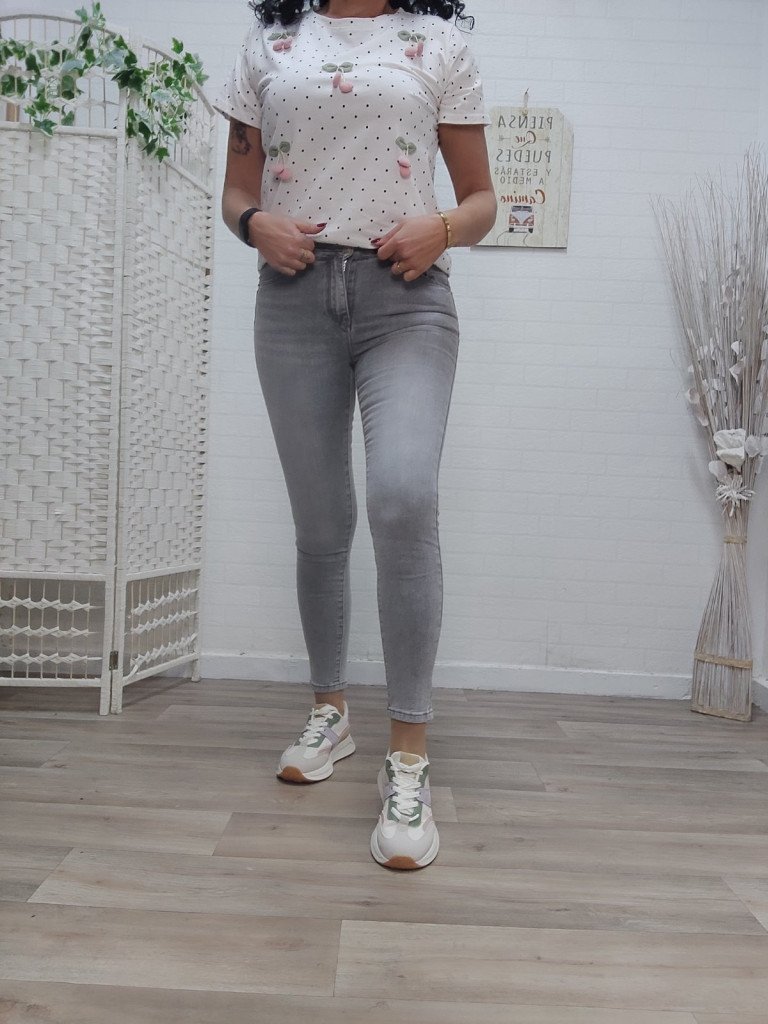 PANTALON GRIS NUEVO.