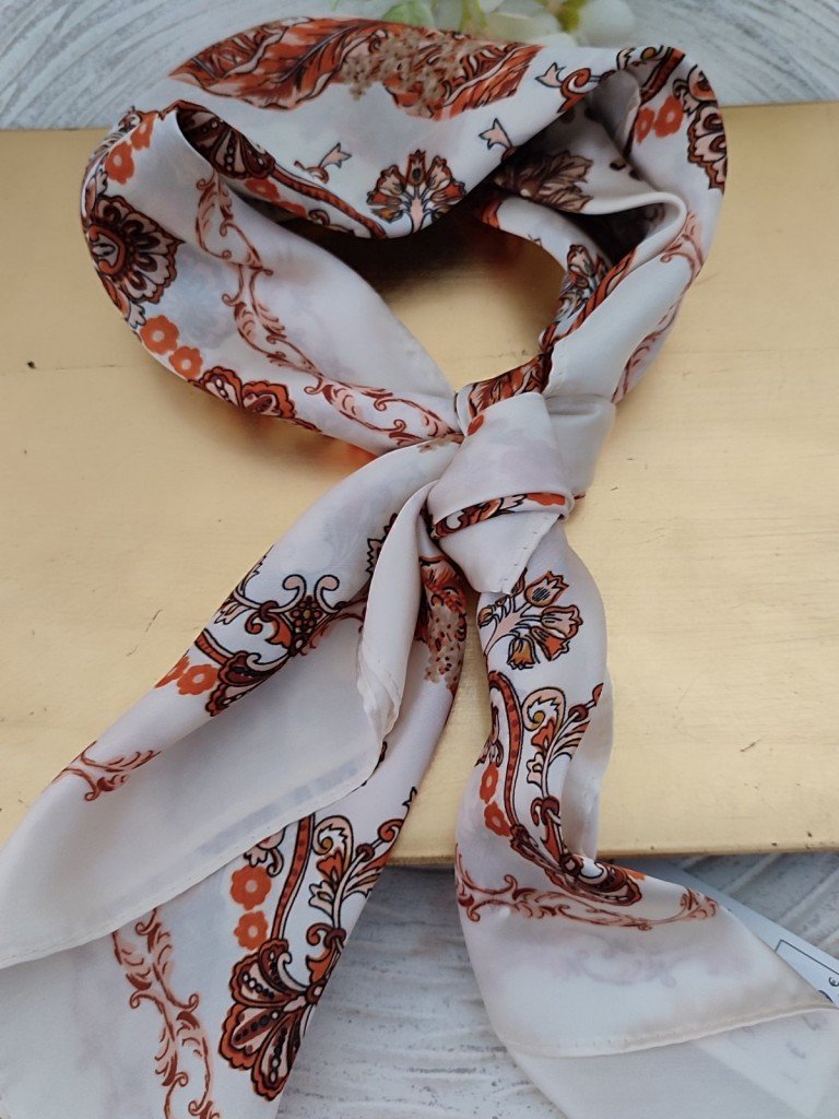 PAÑUELO GLORIA. 2