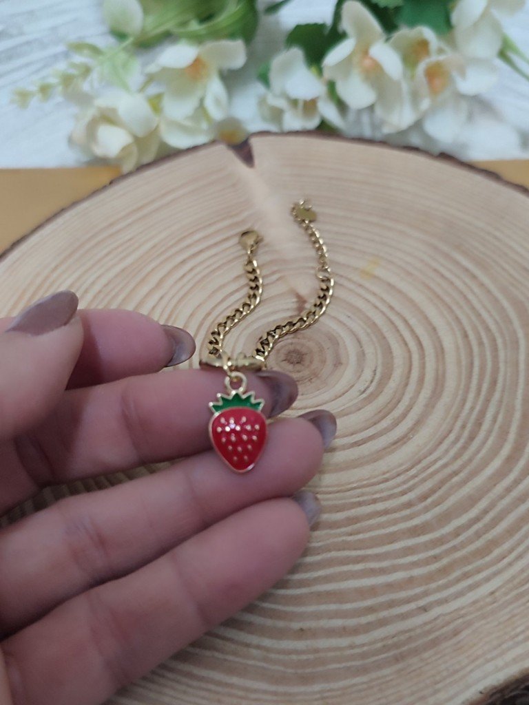 PULSERA FRESAS. 2