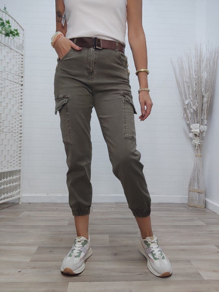 PANTALÓN CARGO .