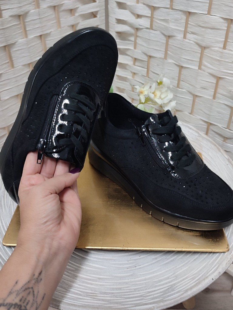 DEPORTIVAS MALTA NEGRAS.