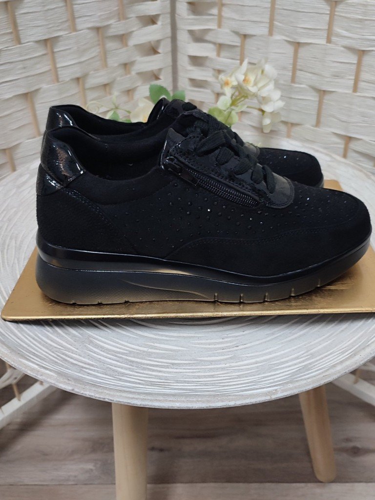 DEPORTIVAS MALTA NEGRAS.