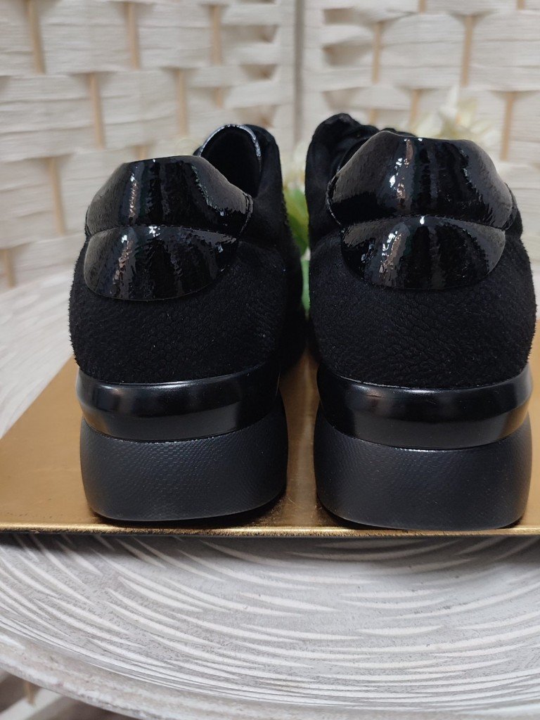 DEPORTIVAS MALTA NEGRAS.