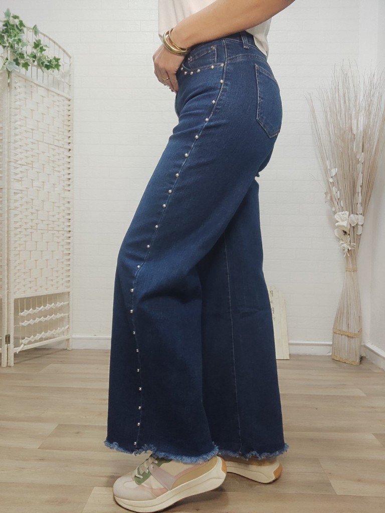 PANTALON VAQUERO TACHAS. 2