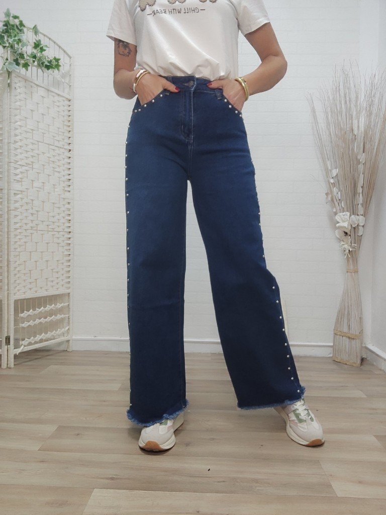 PANTALON VAQUERO TACHAS.