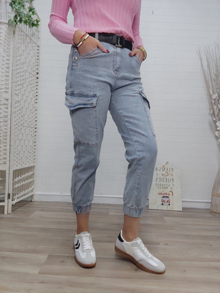 PANTALON VAQUERO CARGO.