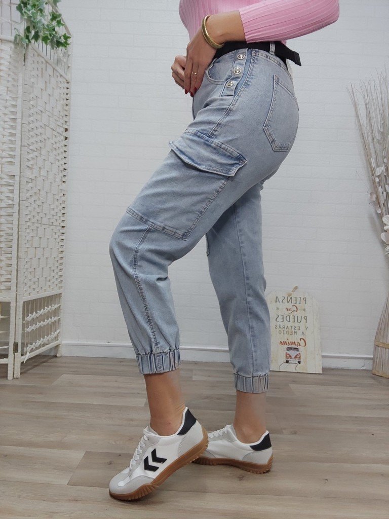 PANTALON VAQUERO CARGO.