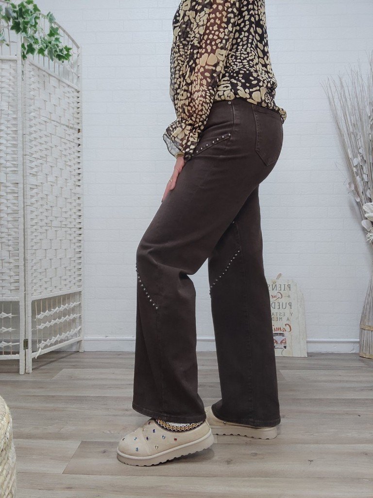 PANTALON MARRON TACHAS.