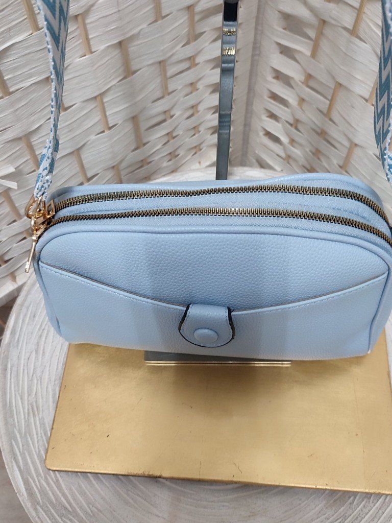 BOLSO INO CELESTE. 2