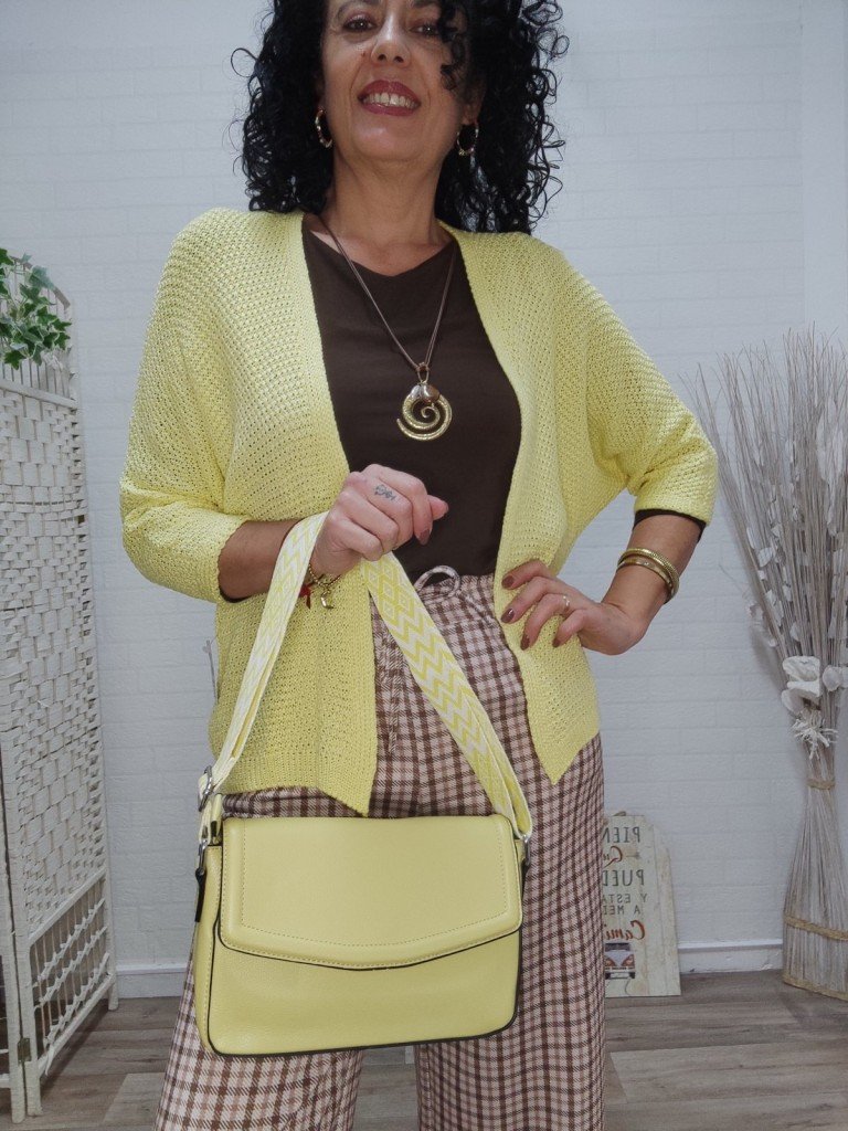 REBECA PUNTO MARA AMARILLA.