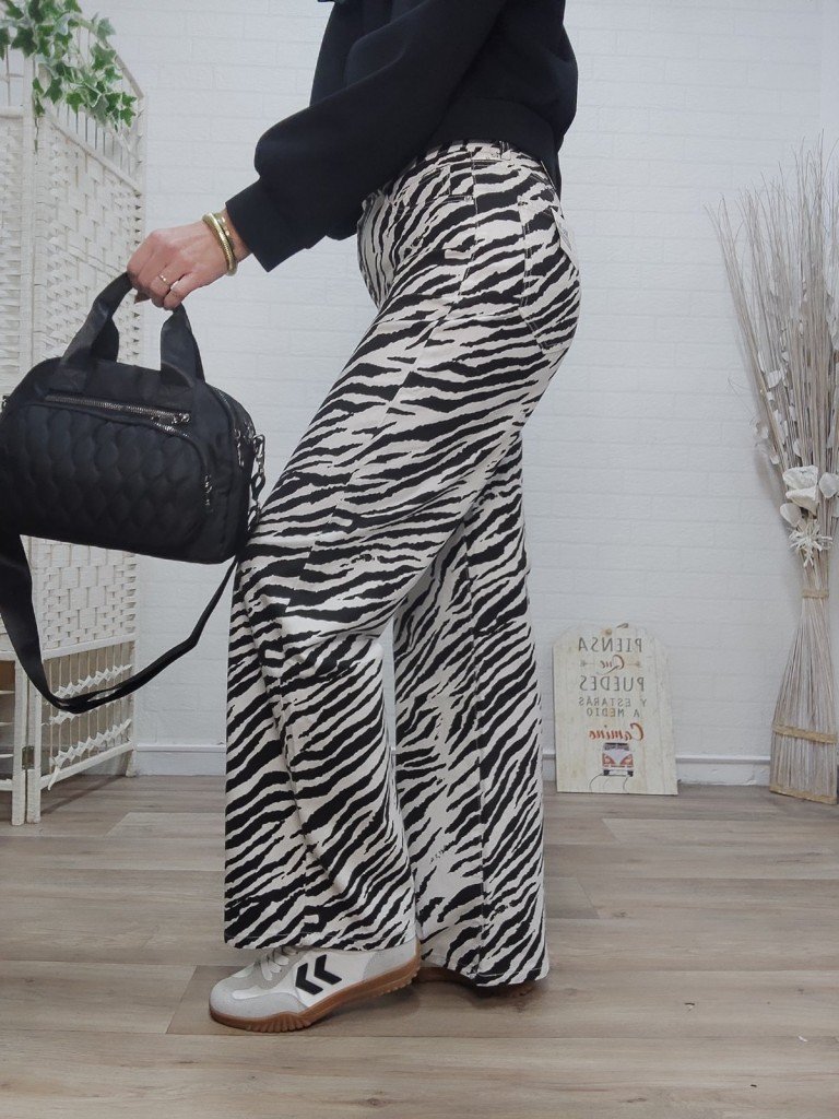 PANTALÓN CEBRA.