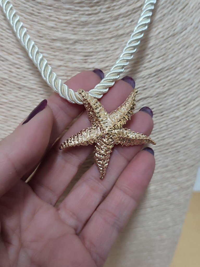 COLLAR ESTRELLA BEIGE.
