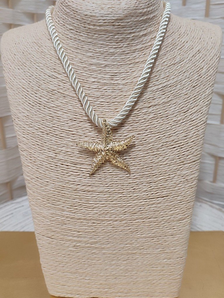 COLLAR ESTRELLA BEIGE.