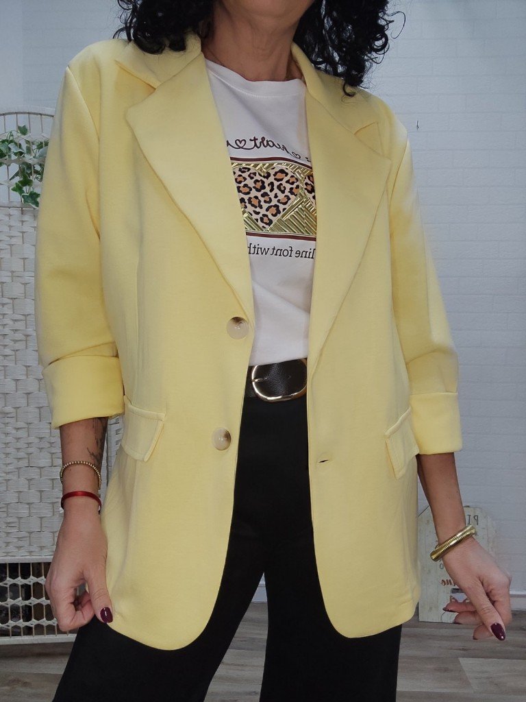 BLAZER CAPA DE AIRE AMARILLA.