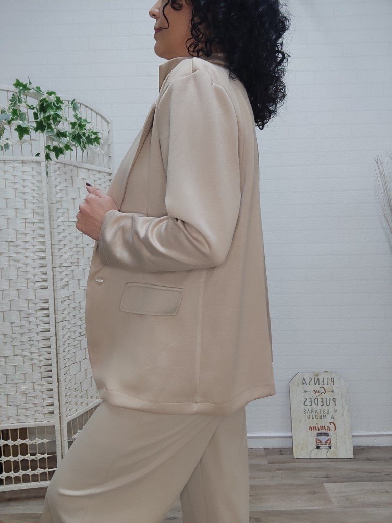 BLAZER CAPA DE AIRE CAMEL.