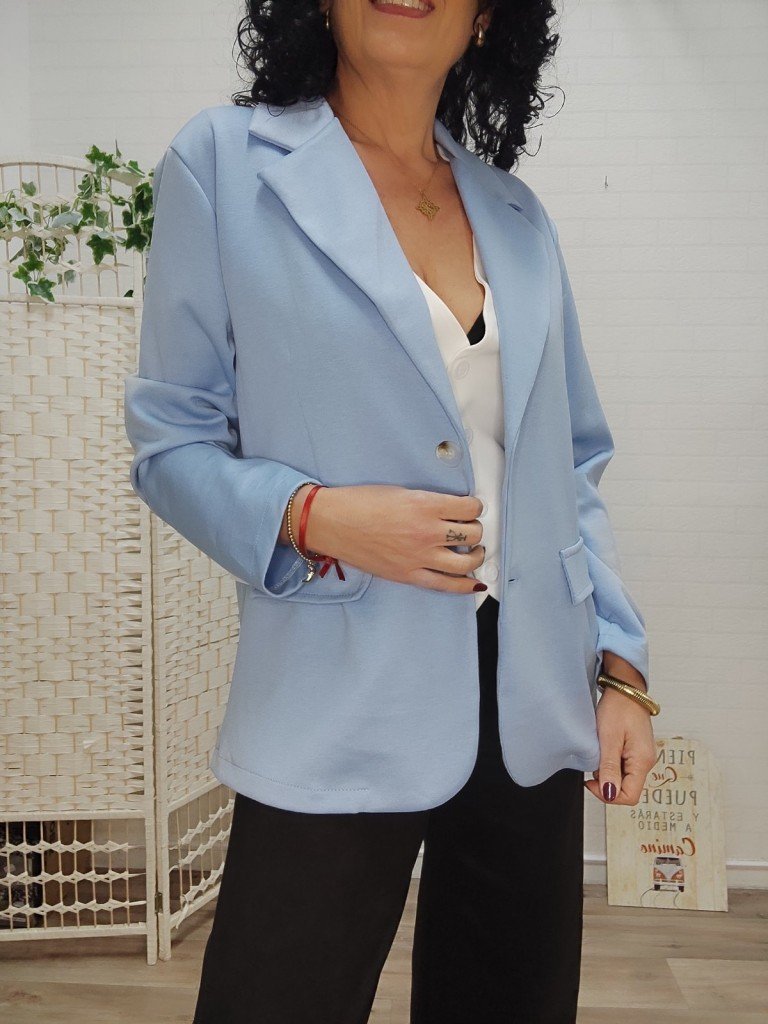BLAZER CAPA DE AIRE CELESTE.