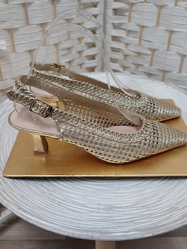 ZAPATO DESTALONADO DORADO.