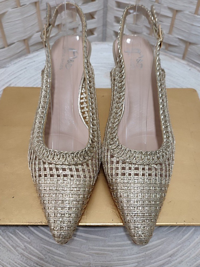 ZAPATO DESTALONADO DORADO.