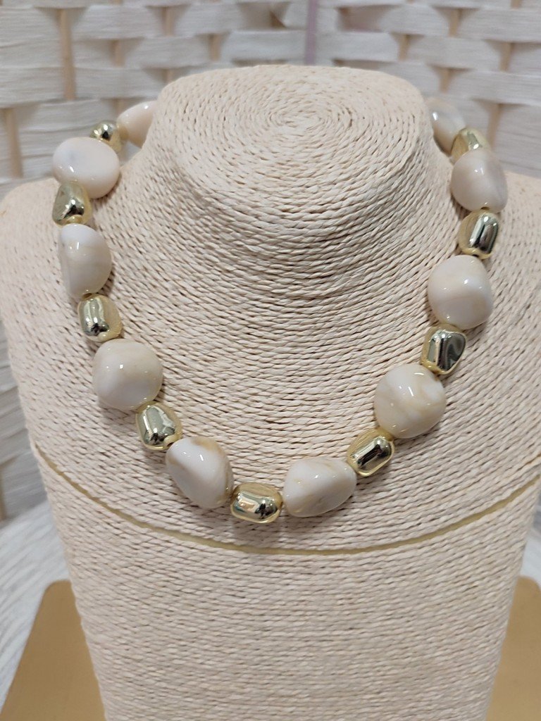 COLLAR MANUELA BEIGE.