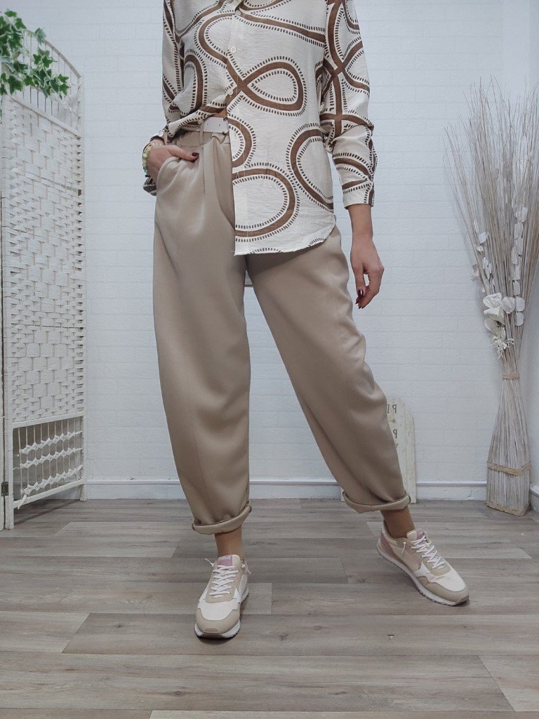 PANTALON CAPA DE AIRE CAMEL.