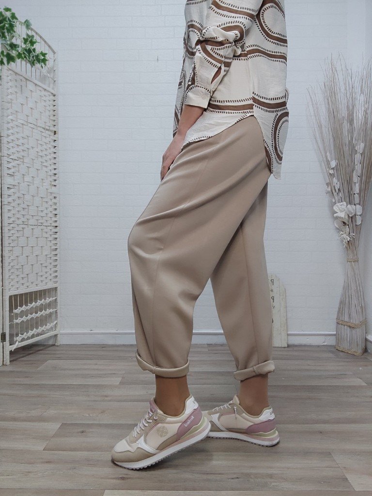 PANTALON CAPA DE AIRE CAMEL.