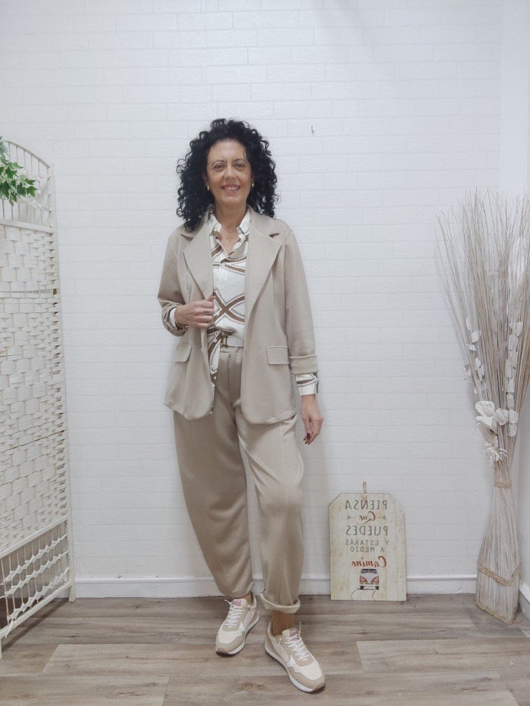 PANTALON CAPA DE AIRE CAMEL.