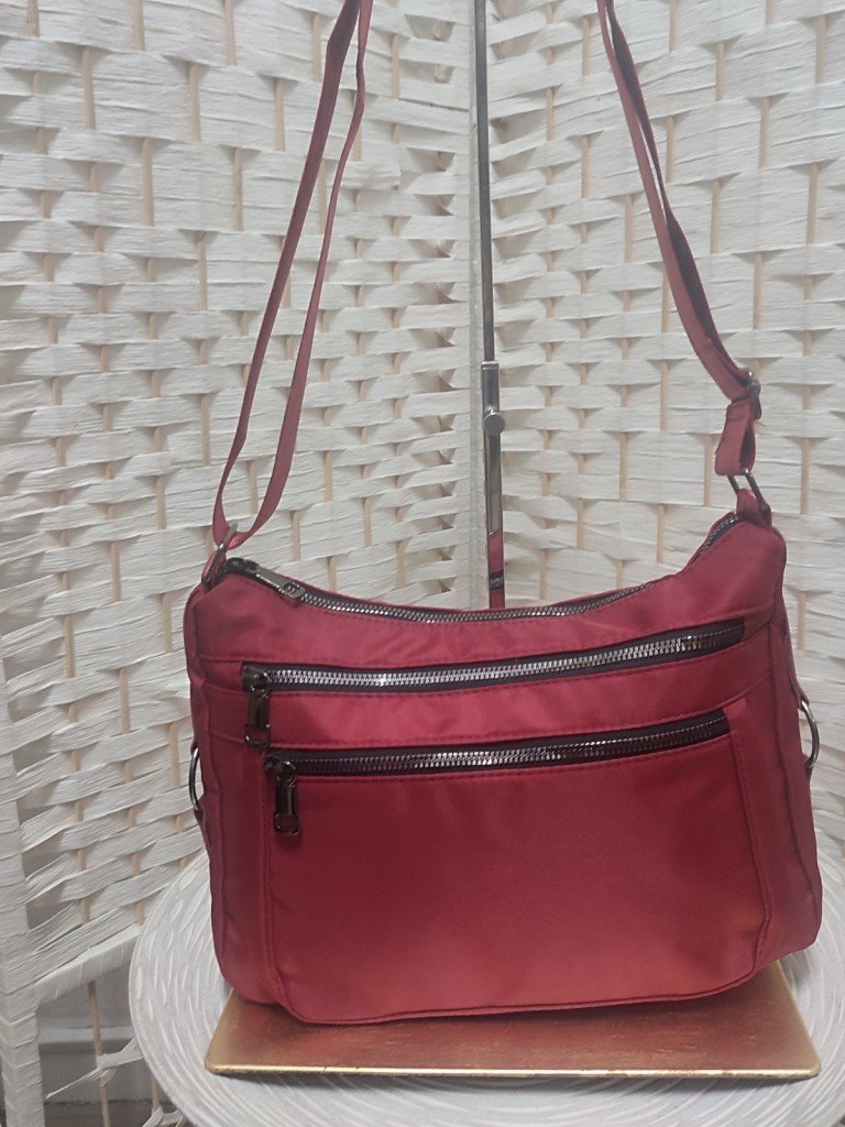 BOLSO SPORT BURDEOS.