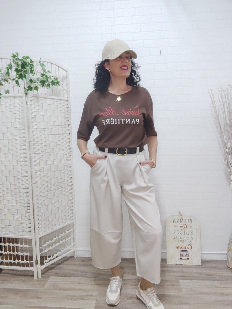 CAMISETA MERI MARRÓN.