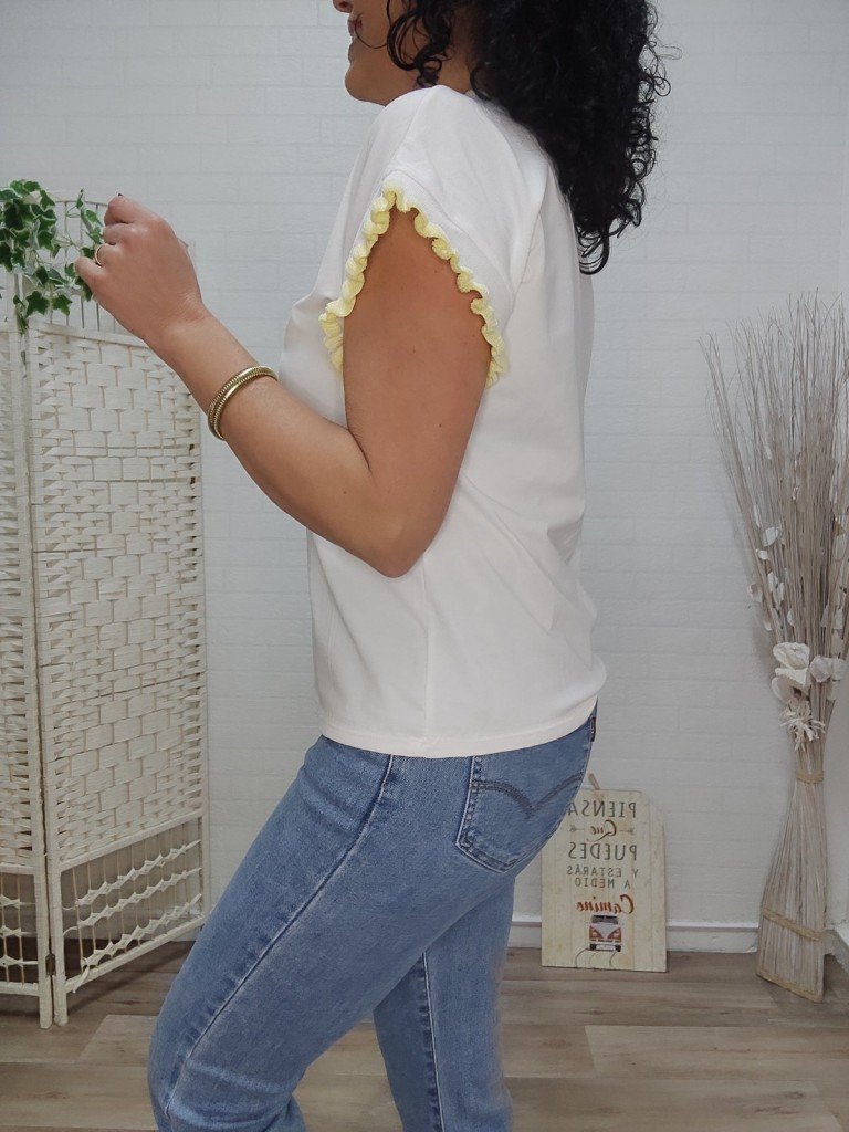 CAMISETA PERRITO AMARILLO.