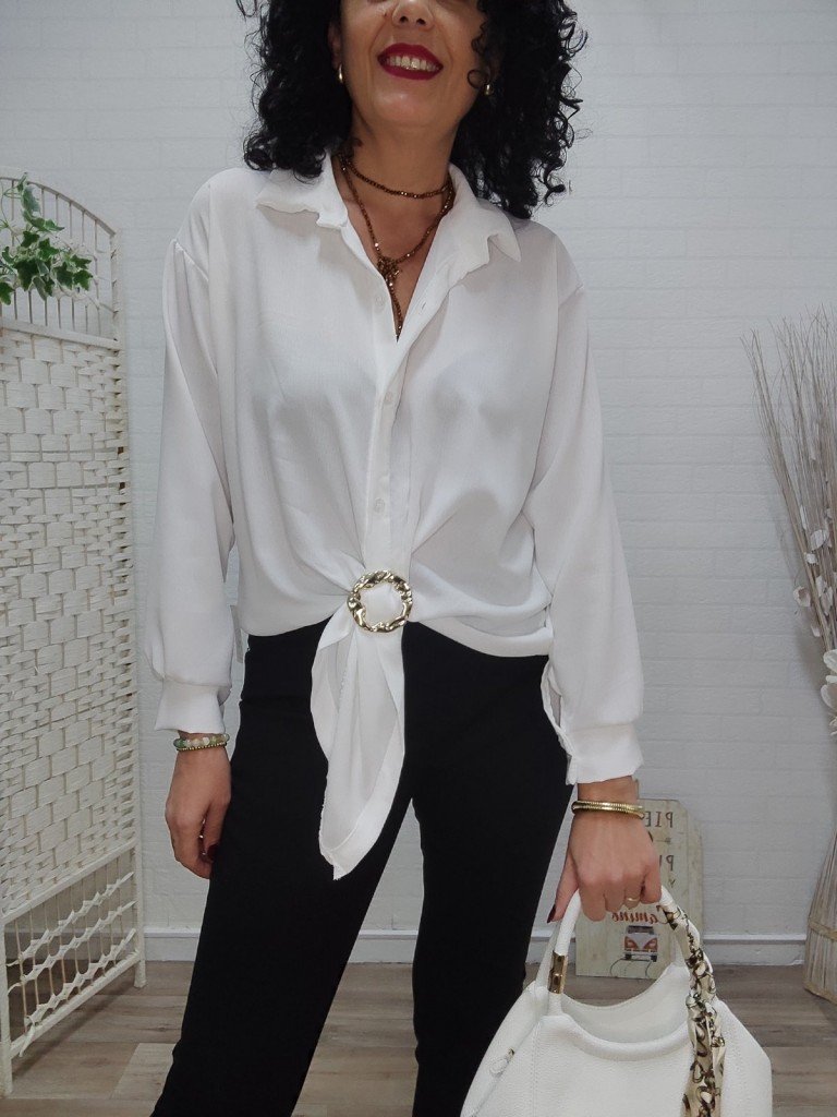 CAMISA BLANCA BROCHE.