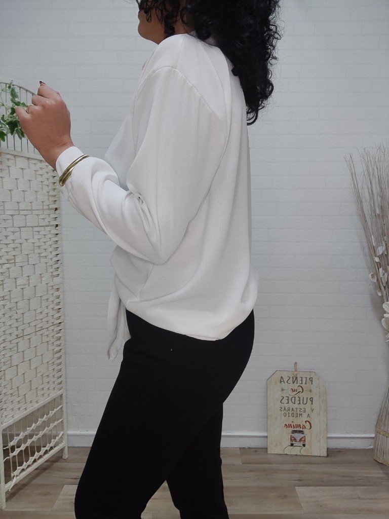 CAMISA BLANCA BROCHE.