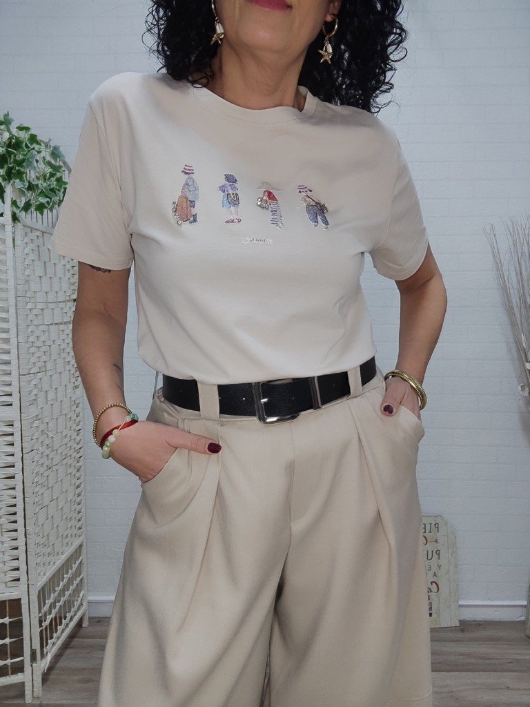 CAMISETA MUÑEQUITAS BEIGE.