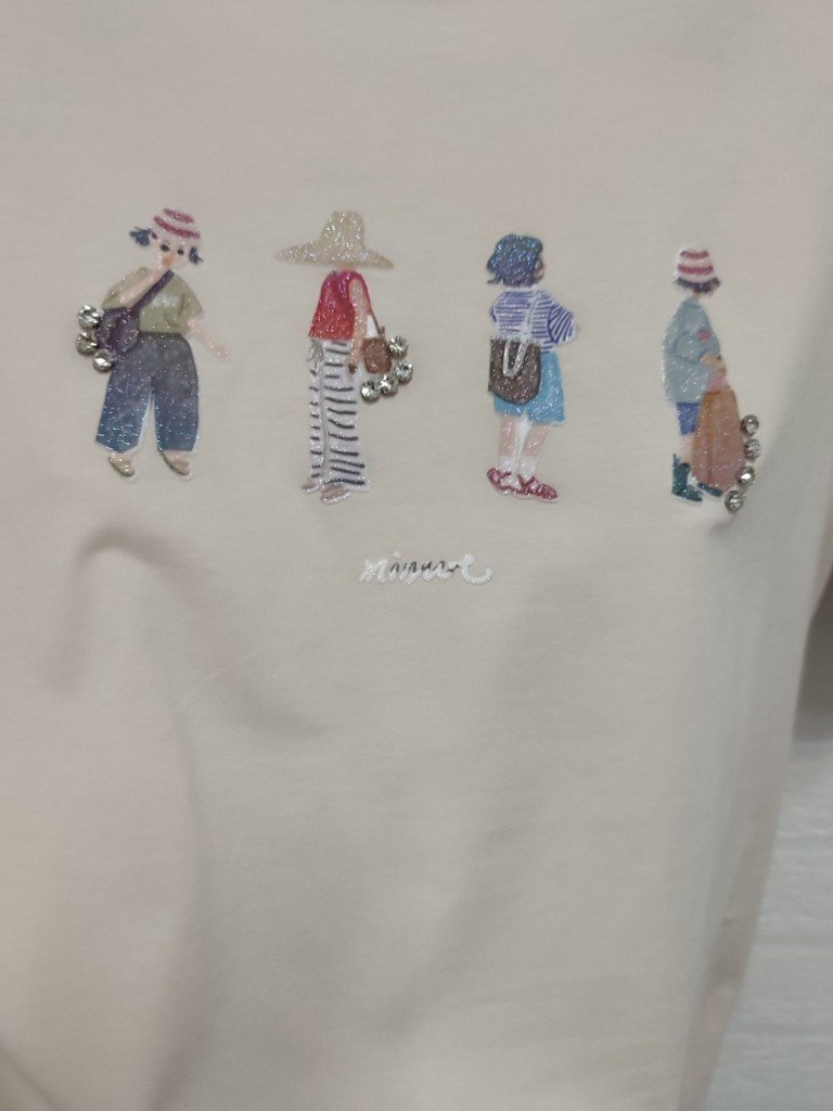 CAMISETA MUÑEQUITAS BEIGE.