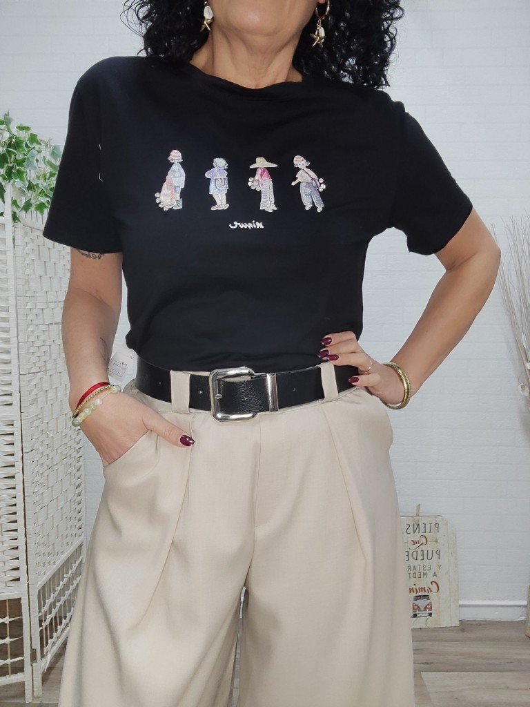 CAMISETA MUÑEQUITAS NEGRA.