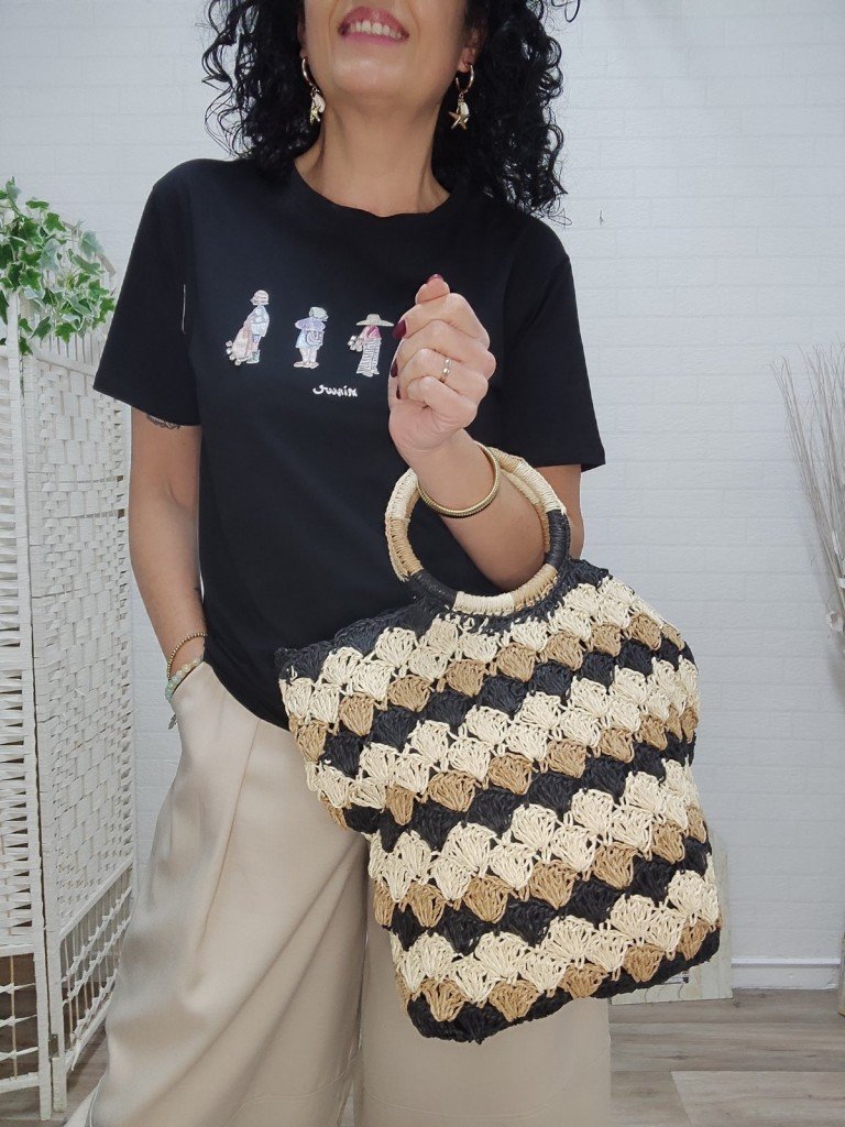 CAMISETA MUÑEQUITAS NEGRA.