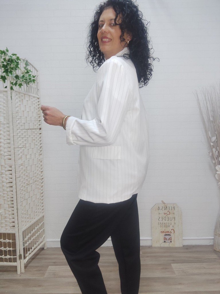 BLAZER DIPLOMÁTICA BLANCA. 2