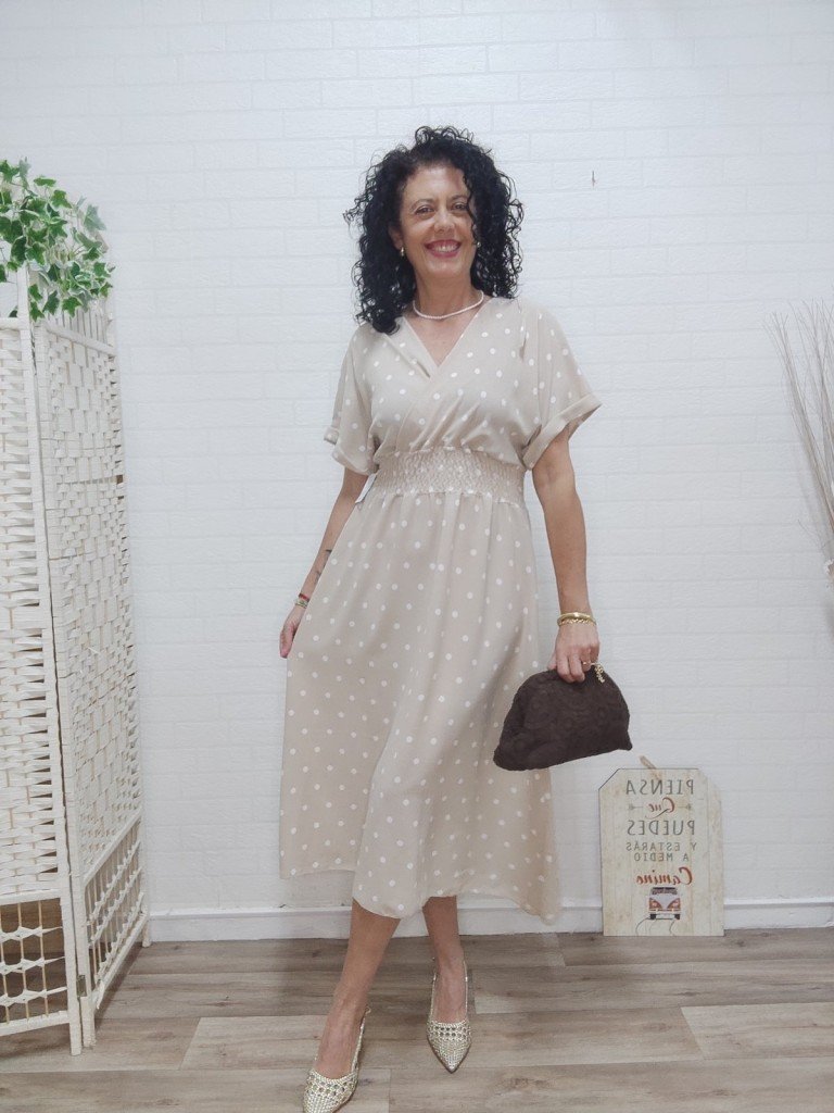 VESTIDO LUNARES BEIGE.