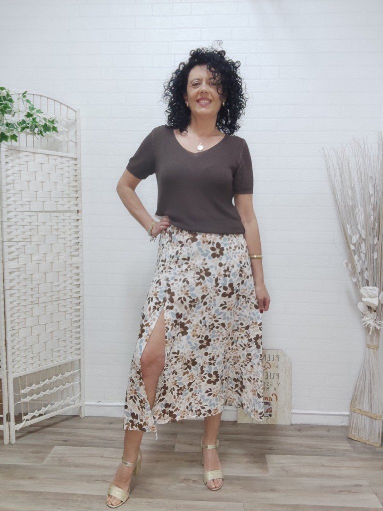 FALDA FLORES MARRÓN.