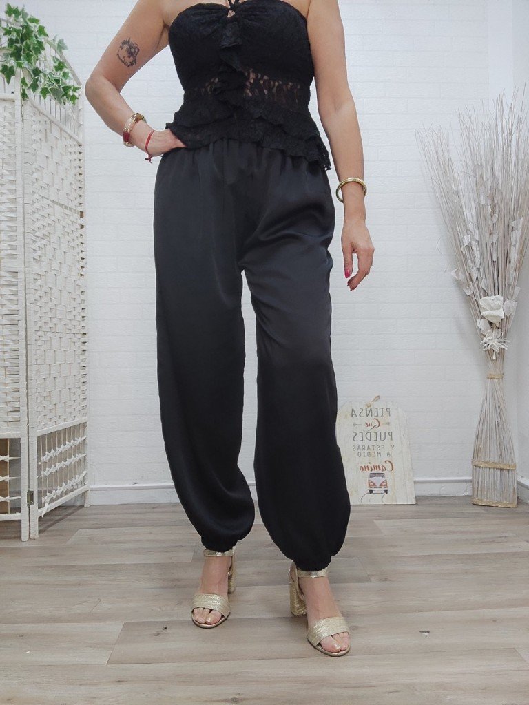 PANTALON VALENCIA SATINADO NEGRO.