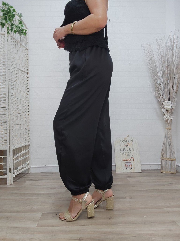 PANTALON VALENCIA SATINADO NEGRO.