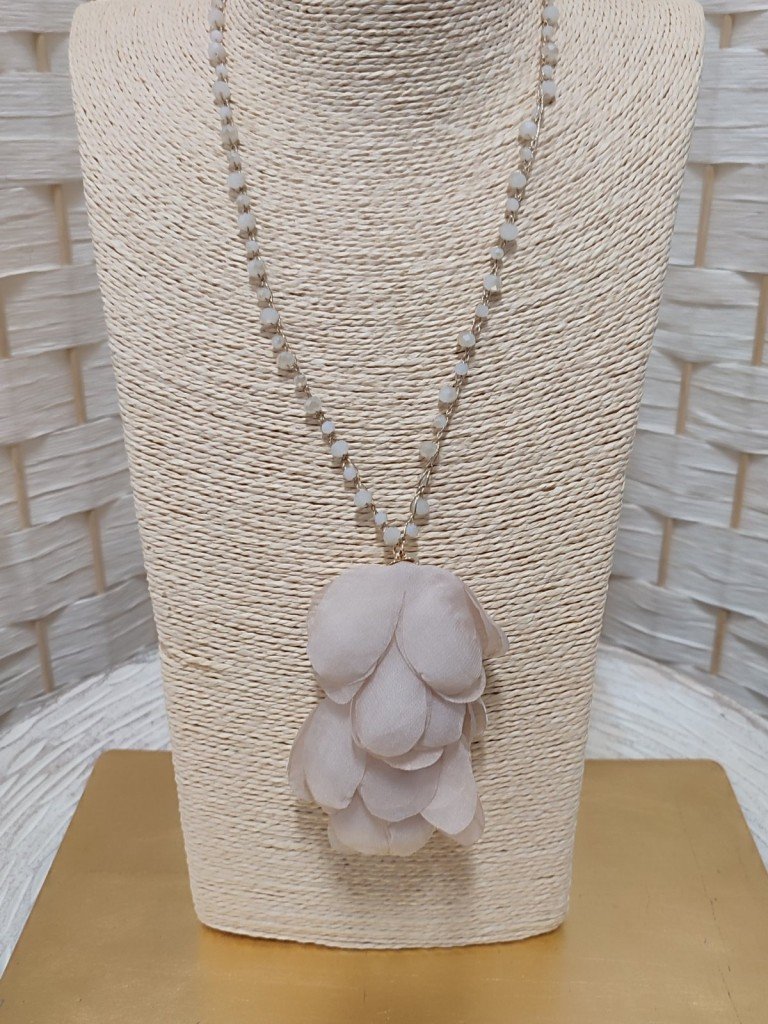 COLLAR ITALIA BEIGE.