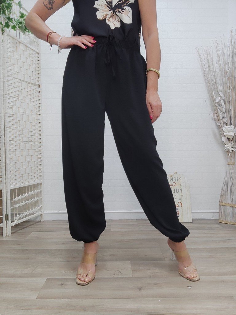 PANTALÓN BOMBACHO NEGRO.