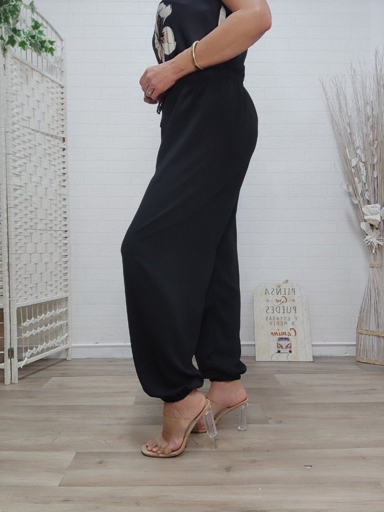 PANTALÓN BOMBACHO NEGRO.