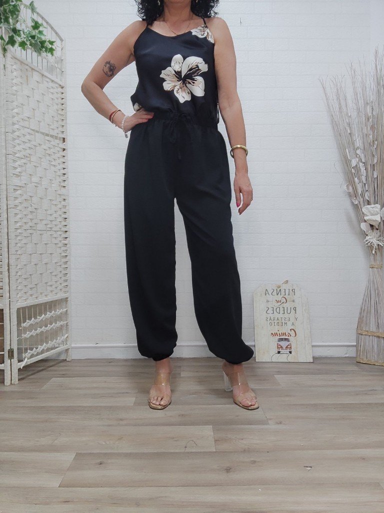 PANTALÓN BOMBACHO NEGRO.