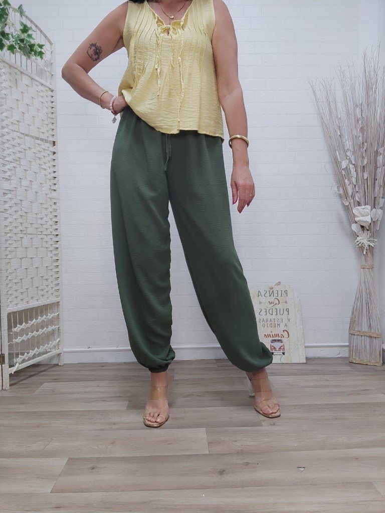 PANTALÓN BOMBACHO VERDE.
