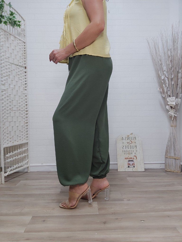 PANTALÓN BOMBACHO VERDE.