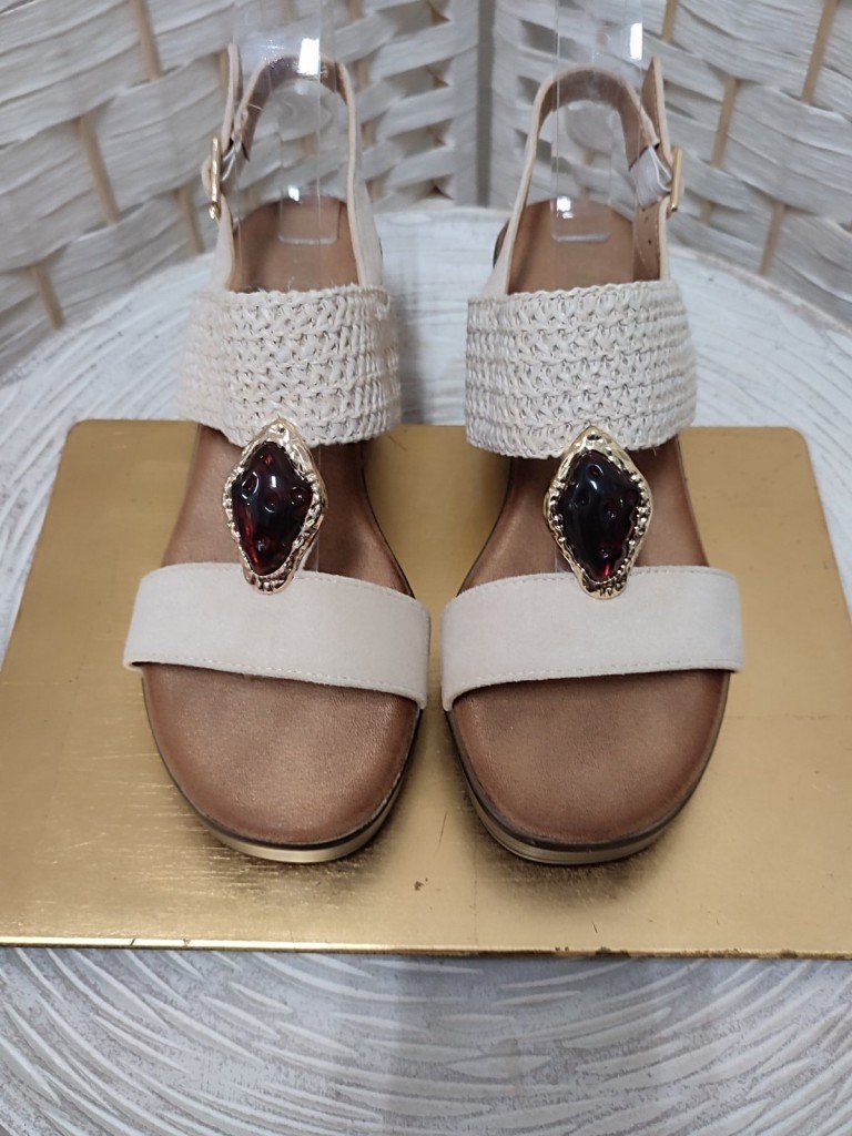 SANDALIA VALENTINA BEIGE.